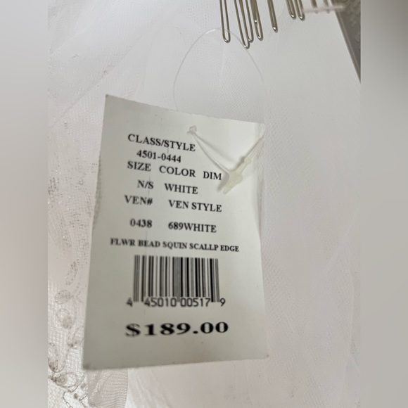 NWT- David’s Bridal Two-Tiered Fingertip Length Wedding Veil - Picture 8 of 8